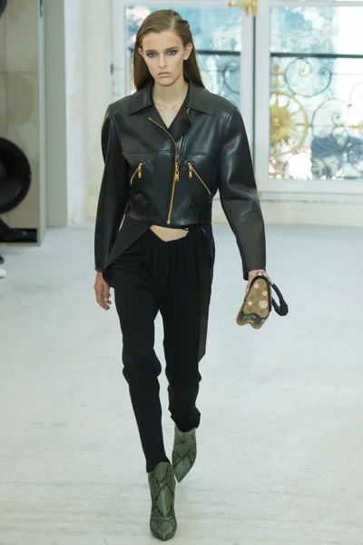 Look 32